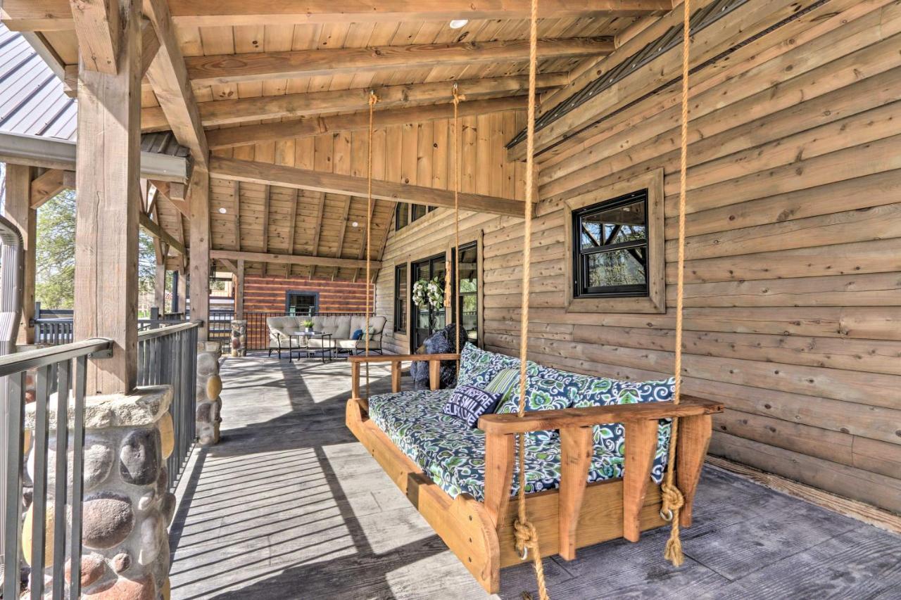 Riverfront Cabin With Hot Tub - 3 Miles To Dollywood Pigeon Forge Exterior photo