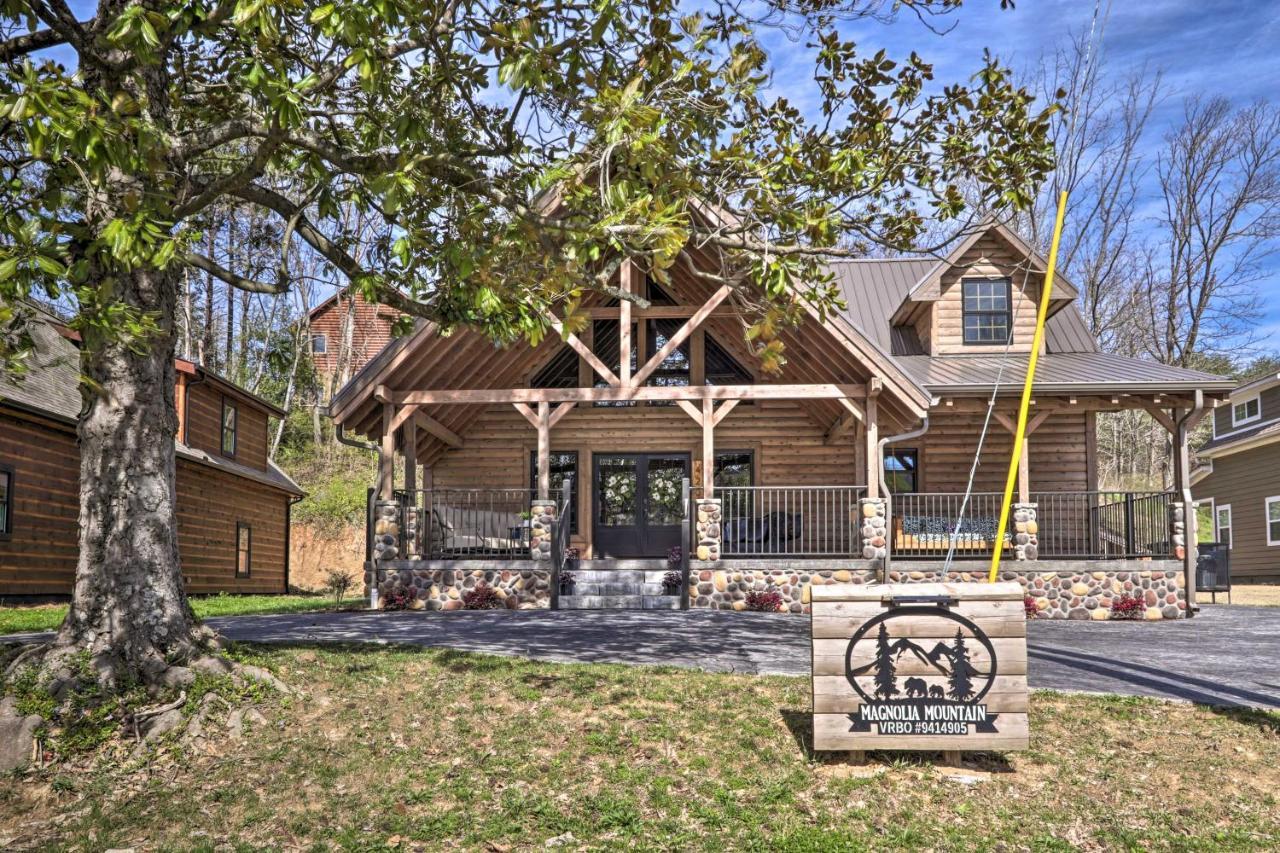 Riverfront Cabin With Hot Tub - 3 Miles To Dollywood Pigeon Forge Exterior photo