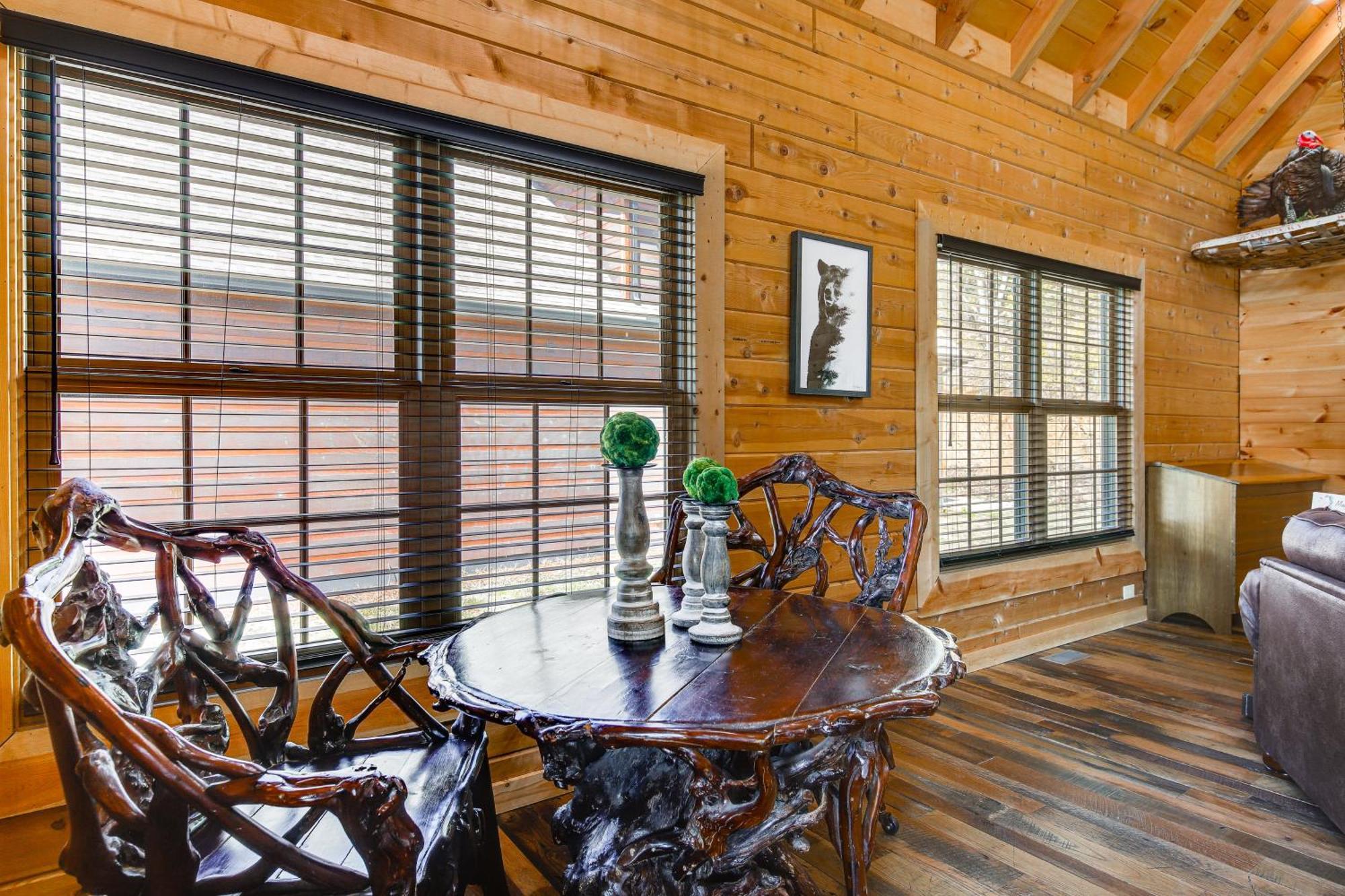 Riverfront Cabin With Hot Tub - 3 Miles To Dollywood Pigeon Forge Exterior photo